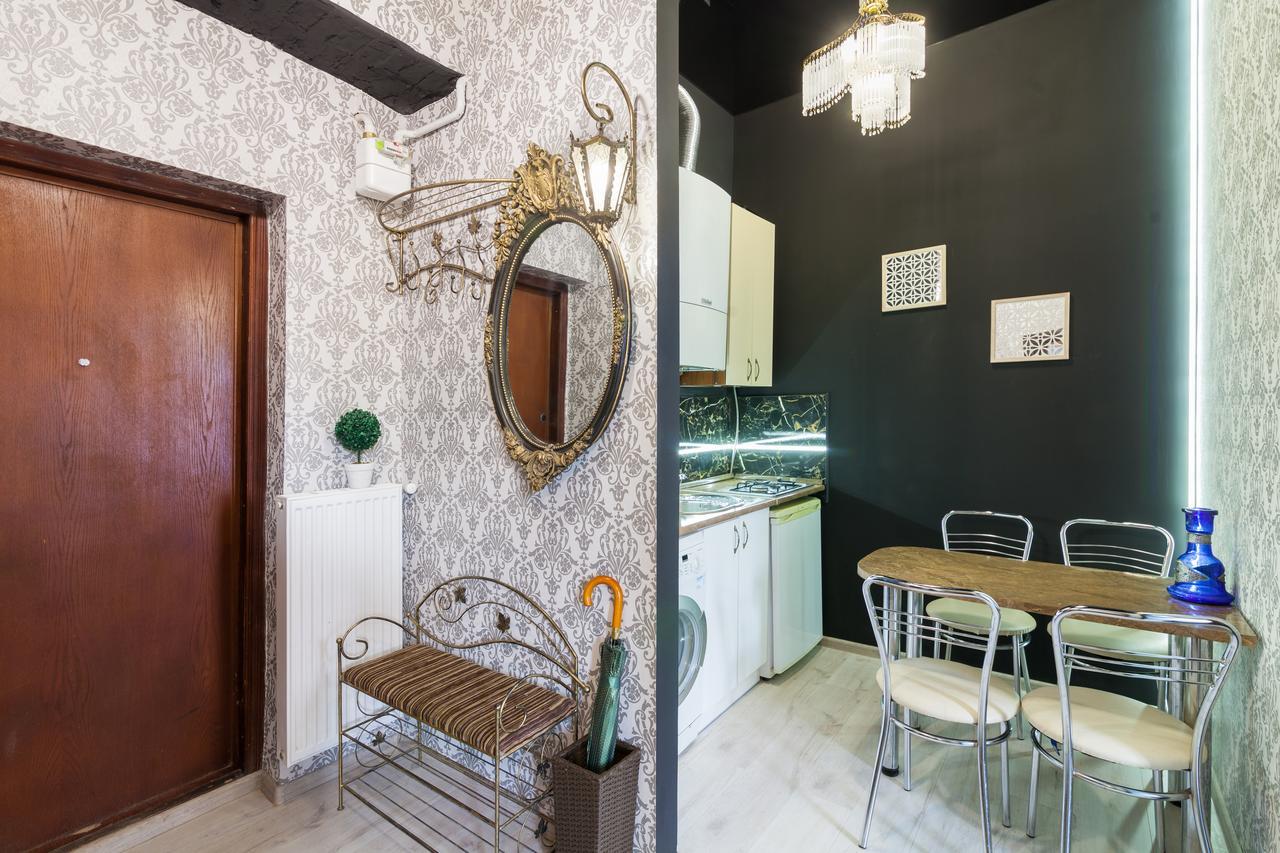 Austrian Apartments Leopolli Near Railway Station リヴィウ エクステリア 写真