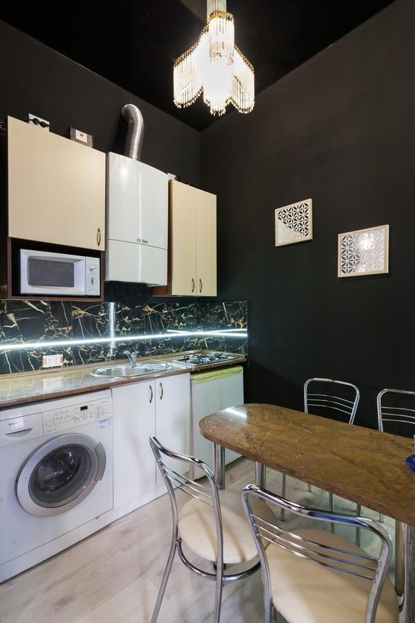 Austrian Apartments Leopolli Near Railway Station リヴィウ エクステリア 写真